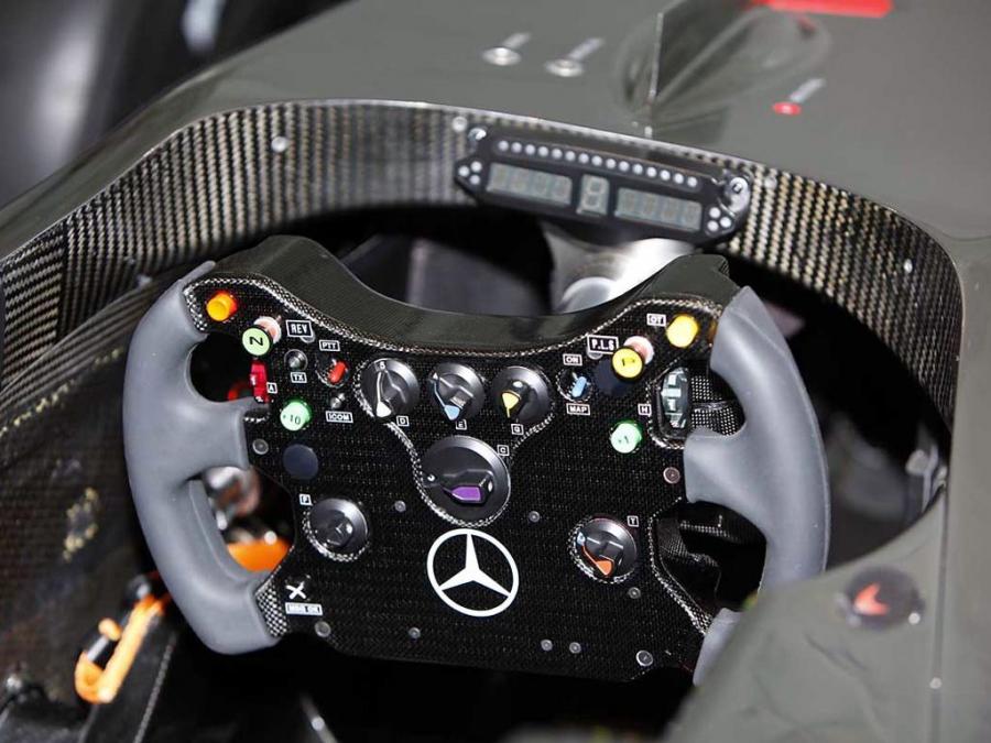  McLaren Mercedes-Benz MP4-24 2009 года  (фото 15 из 16)